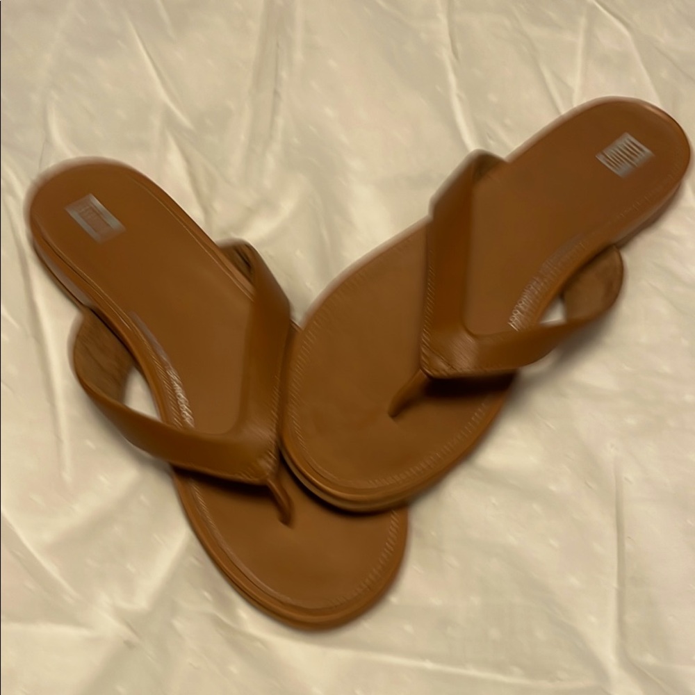 Fitflop dark tan leather toe post sandals